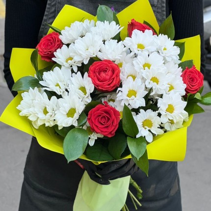 Букет с розами и хризантемами "Волшебство" - заказ с достакой с доставкой в по Шабылкино