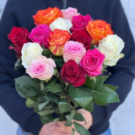 Букет из разноцветных роз с доставкой  в по Шабылкино